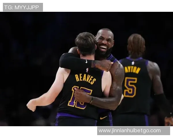 詹姆斯第四节表现惊艳但功亏一篑本场贡献13分5篮板2抢断